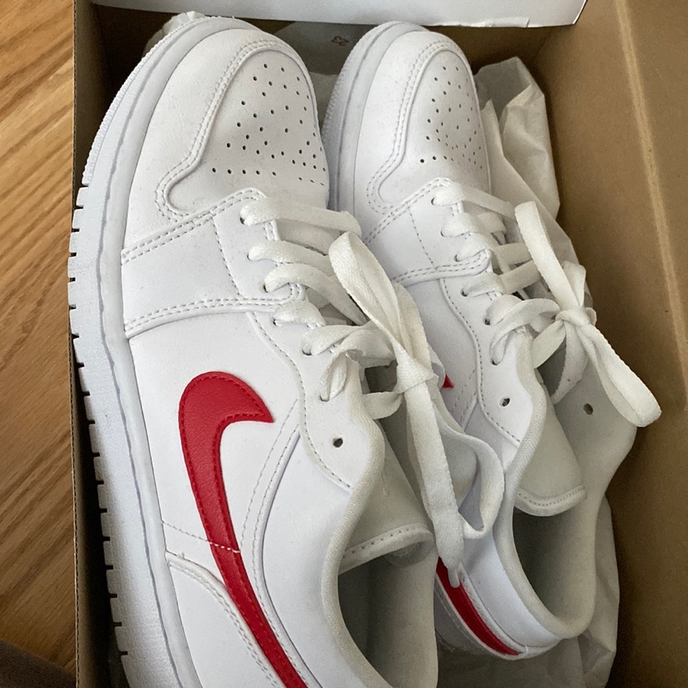 woman nike air jordans 1 low white red shoes - Picture 4 of 4